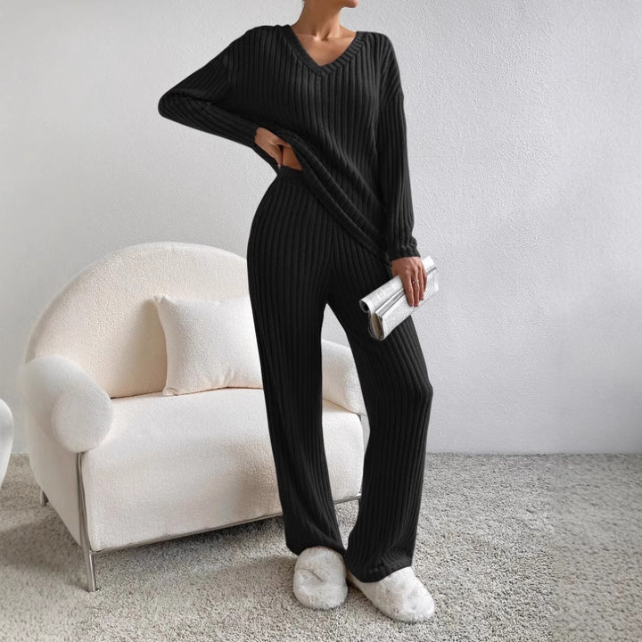 Comfortable knit set for women with V-neck and wide pants Lune London