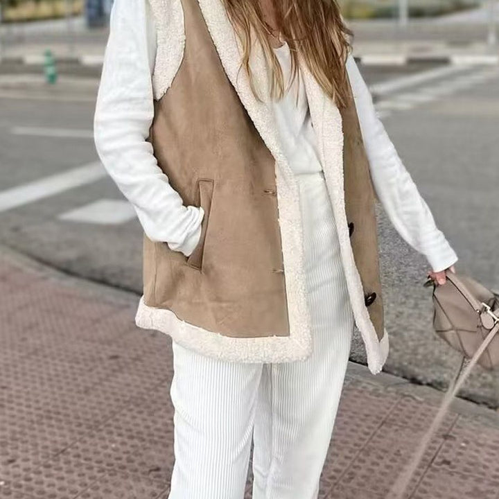 Ladies comfortable vest with chic faux fur lining Lune London