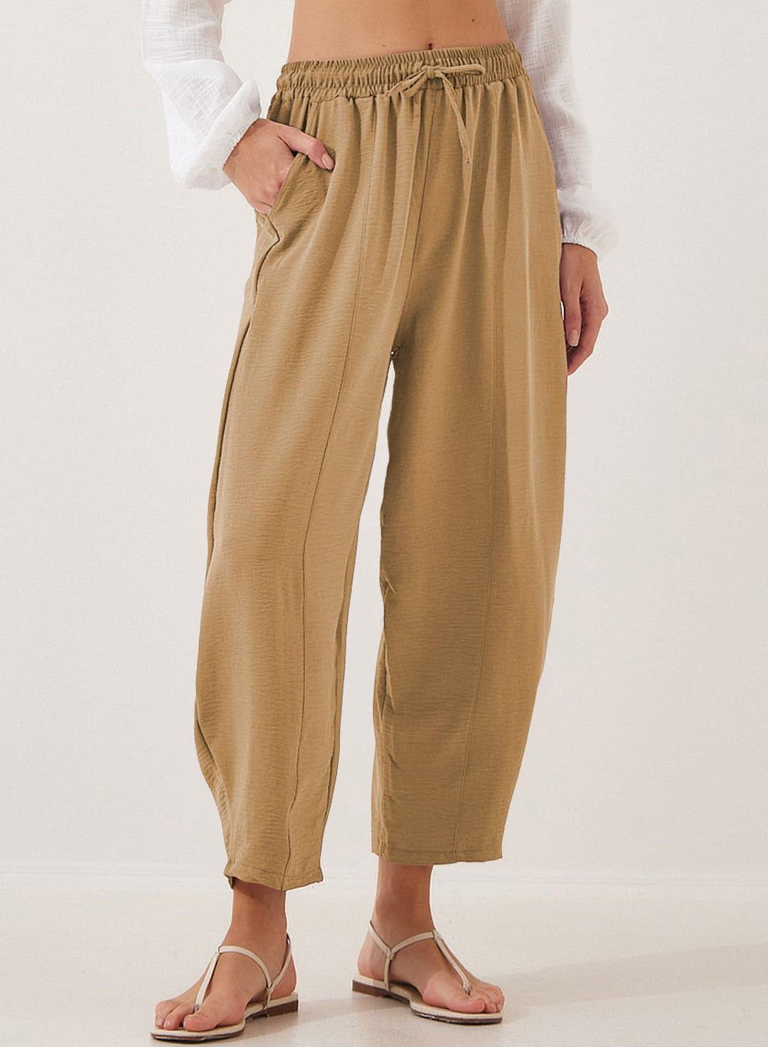 Casual leisure pants for women with elastic waistband and practical pockets Lune London