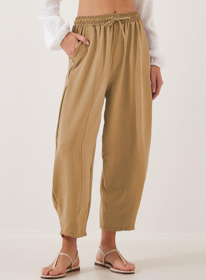Women's lounge pants with elastic waistband and practical pockets Lune London