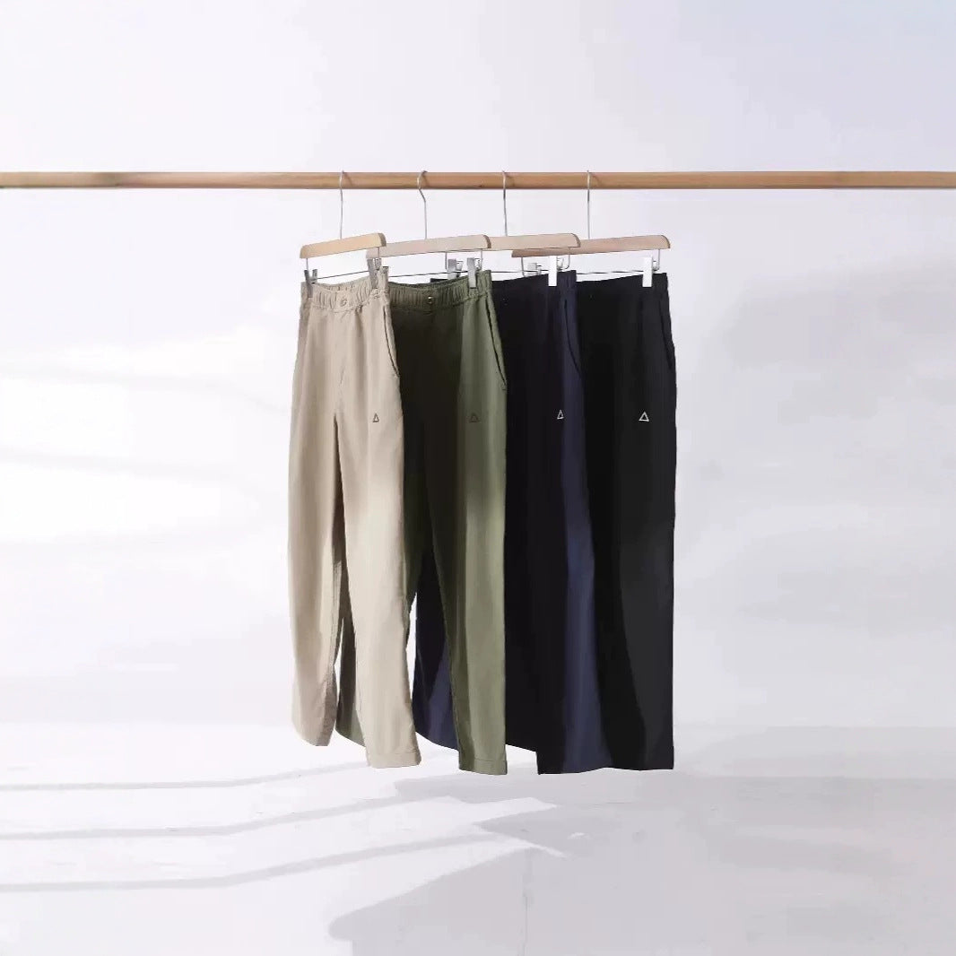 Pantalon de loisirs fonctionnel pour femmes avec taille élastique et poches latérales Chic & Stil