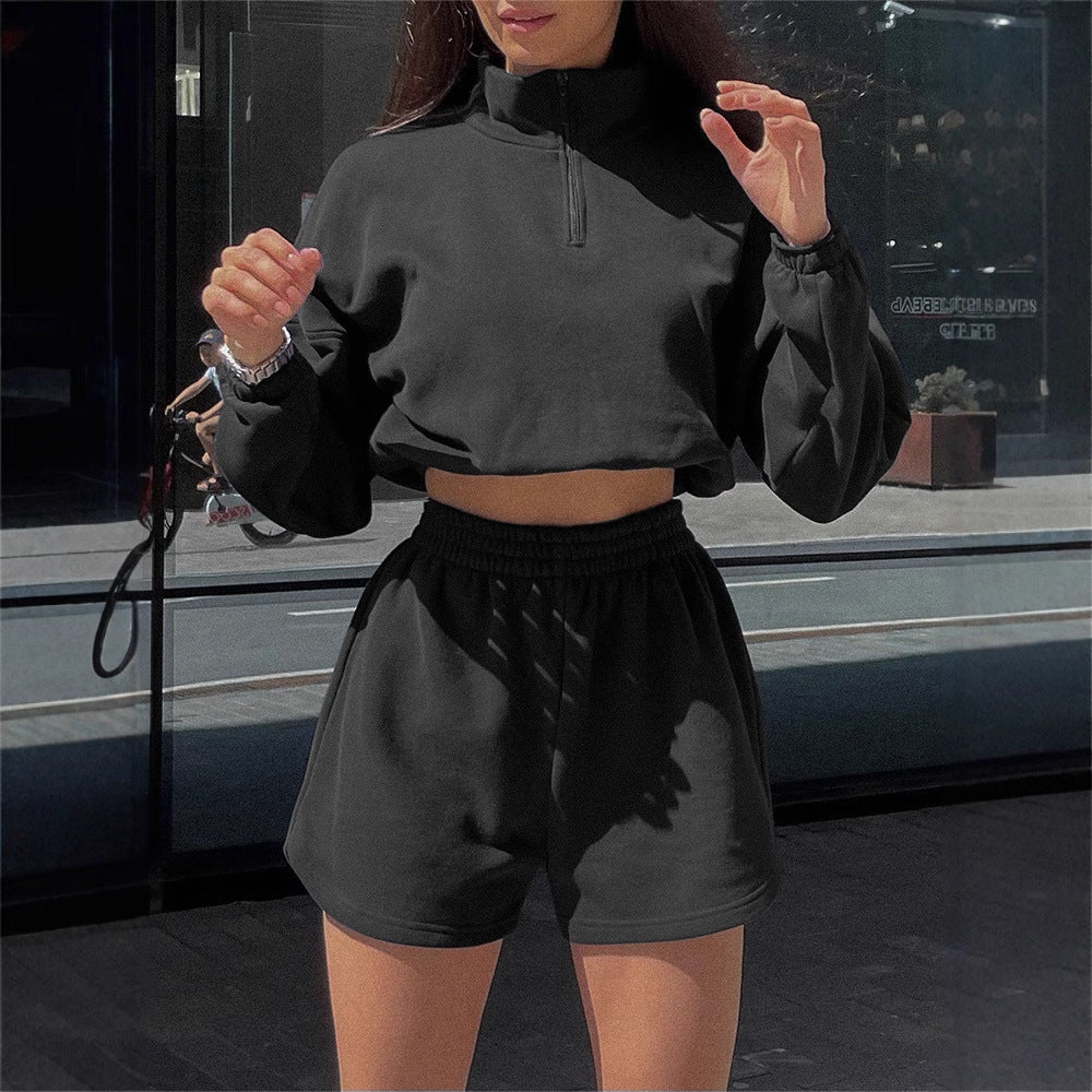 Lune London short-sleeved sports set for women with high collar and elastic waistband