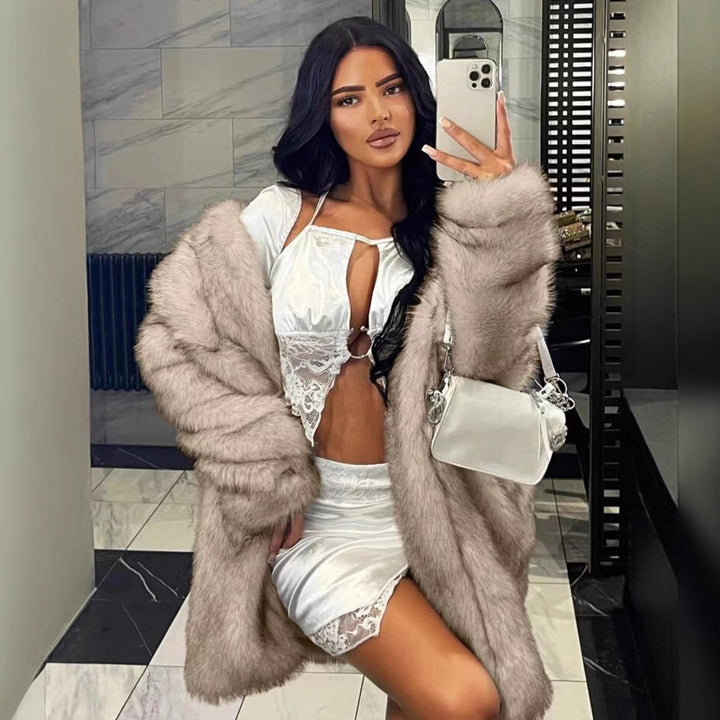 Ladies Oversized Faux Fur Coat with Luxurious Lining and Elegant Cut Lune London