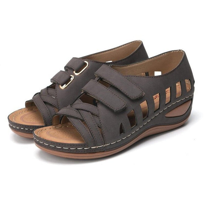Women's comfortable clogs with adjustable straps and an anatomical chair Lune London