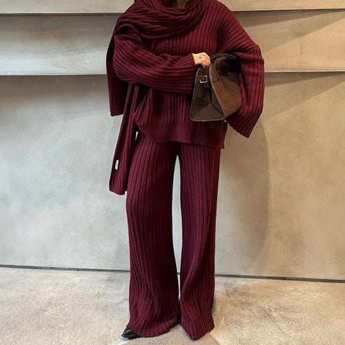 Women's knit set with a loose fit and elegant ribbed details Lune London