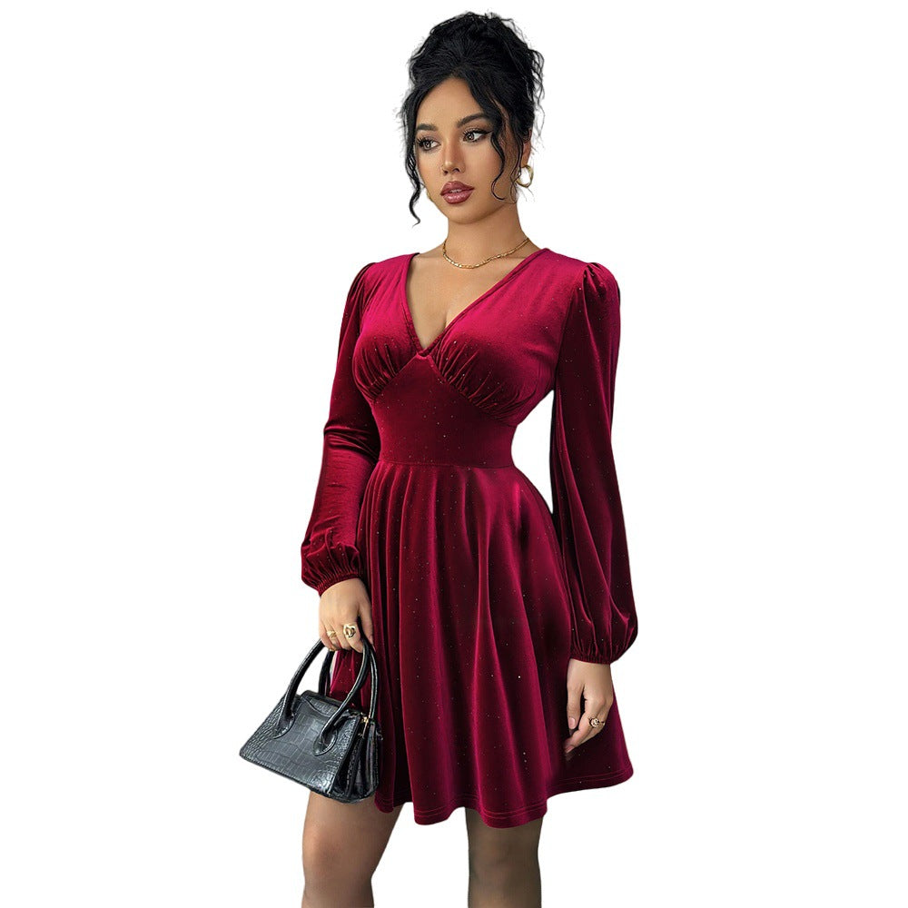 Robe à manches courtes pour femmes avec des manches bouffantes élégantes et un col en V Chic & Stil