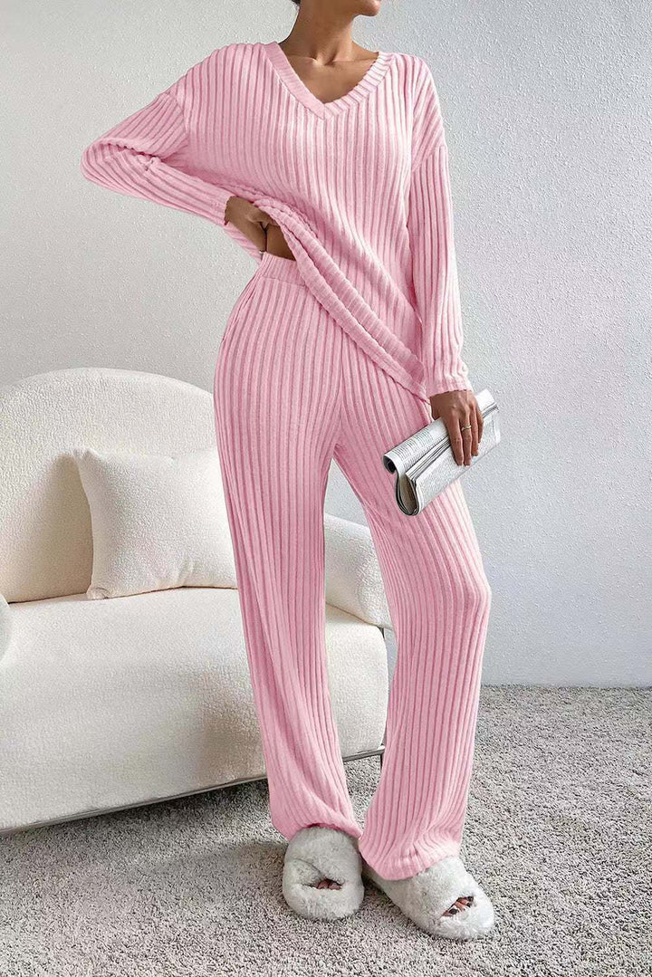 Casual knitted lounge set for women with V-neck Lune London