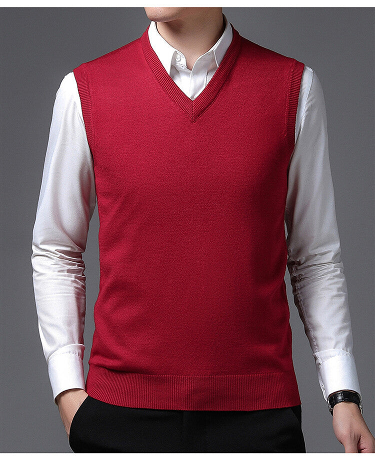 Men's V-neck sweater in fine cotton blend with elegant structure Lune London