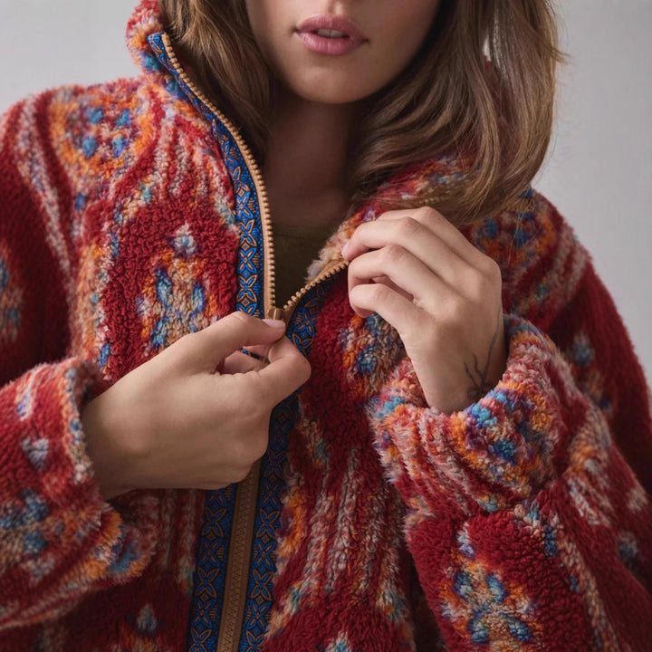 Dames veste en polaire douillette avec motif coloré et col montant Chic & Stil