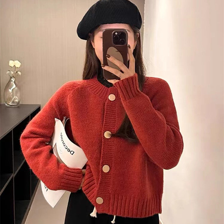 Cardigan pour femmes avec des détails de boutons décoratifs et une coupe moderne Chic & Stil