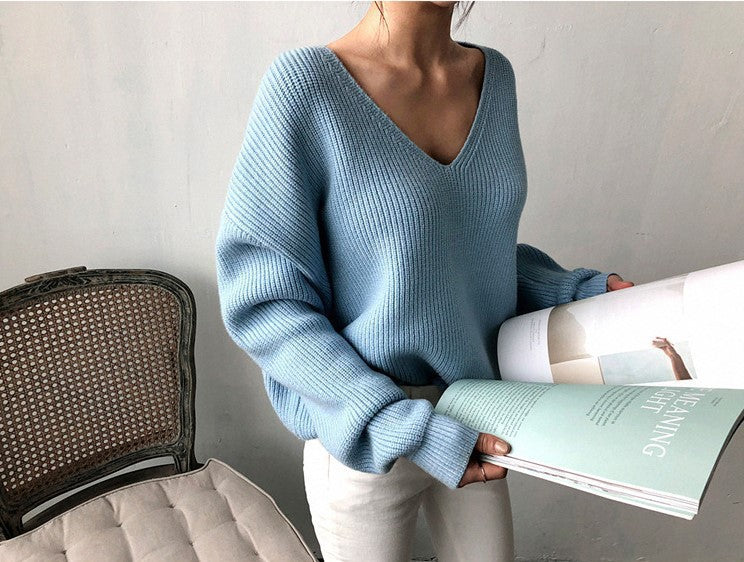 Knit sweater for women with V-neck and casual fit Chic und Stil
