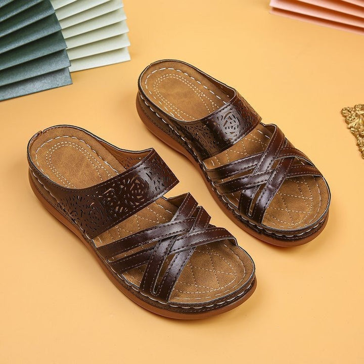Comfortable strap sandals for ladies with floral cut and ergonomic sole Lune London