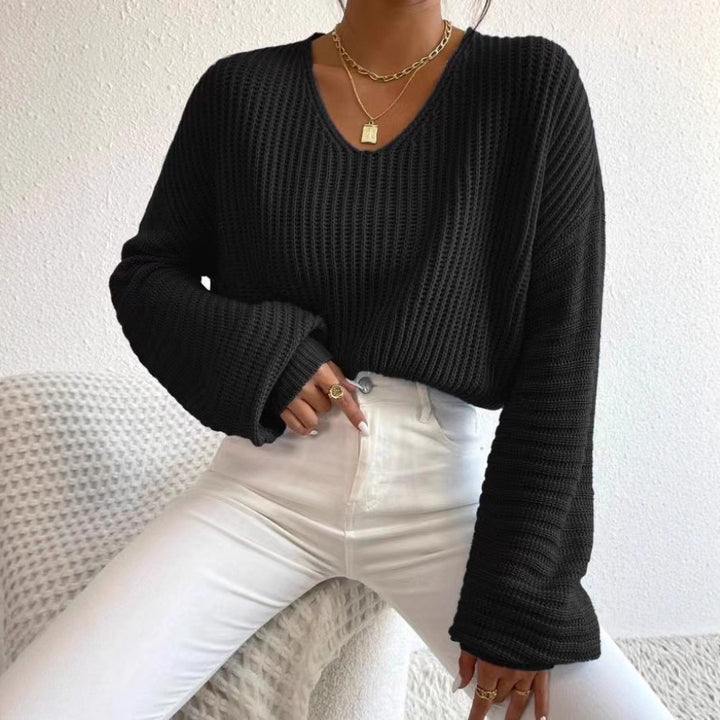 Chunky knit sweater for women with deep V-neck and relaxed sleeves Lune Londonl