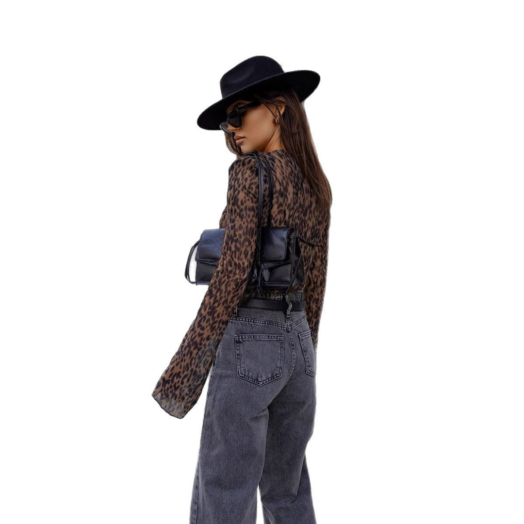 Blouse transparente pour femmes avec manches longues imprimée léopard et décolleté en V Chic & Stil