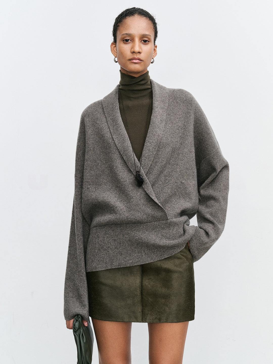 Pull enveloppant élégant et doux pour femme en laine de haute qualité Chic & Stil