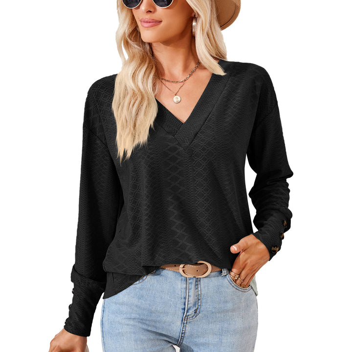 Long sleeve blouse for women with a refined V-neckline and a structured design Lune London