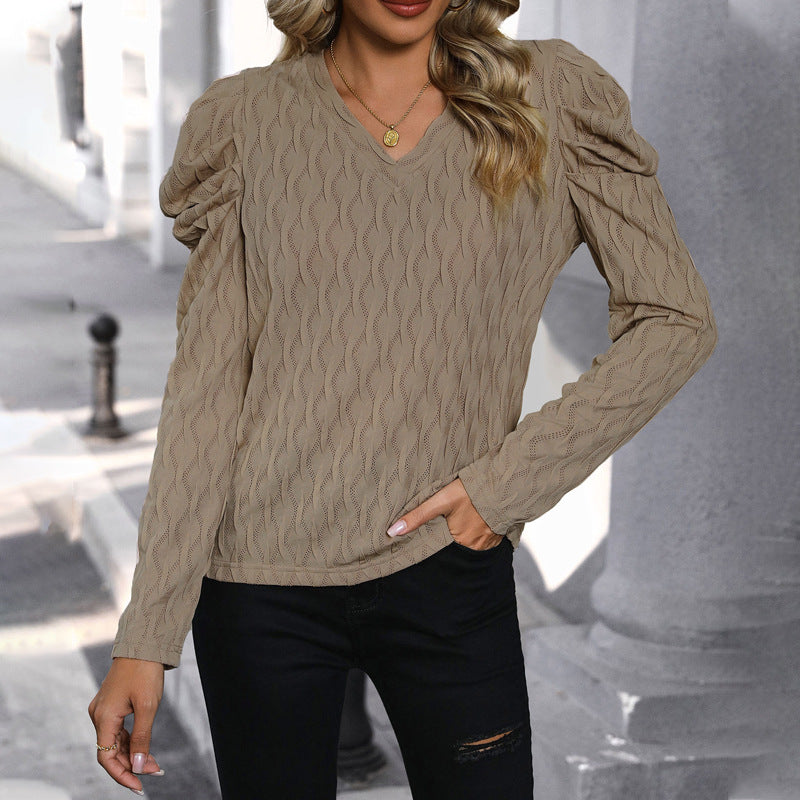 Pull pour femmes avec motif de vagues texturé et élégantes manches bouffantes Chic & Stil