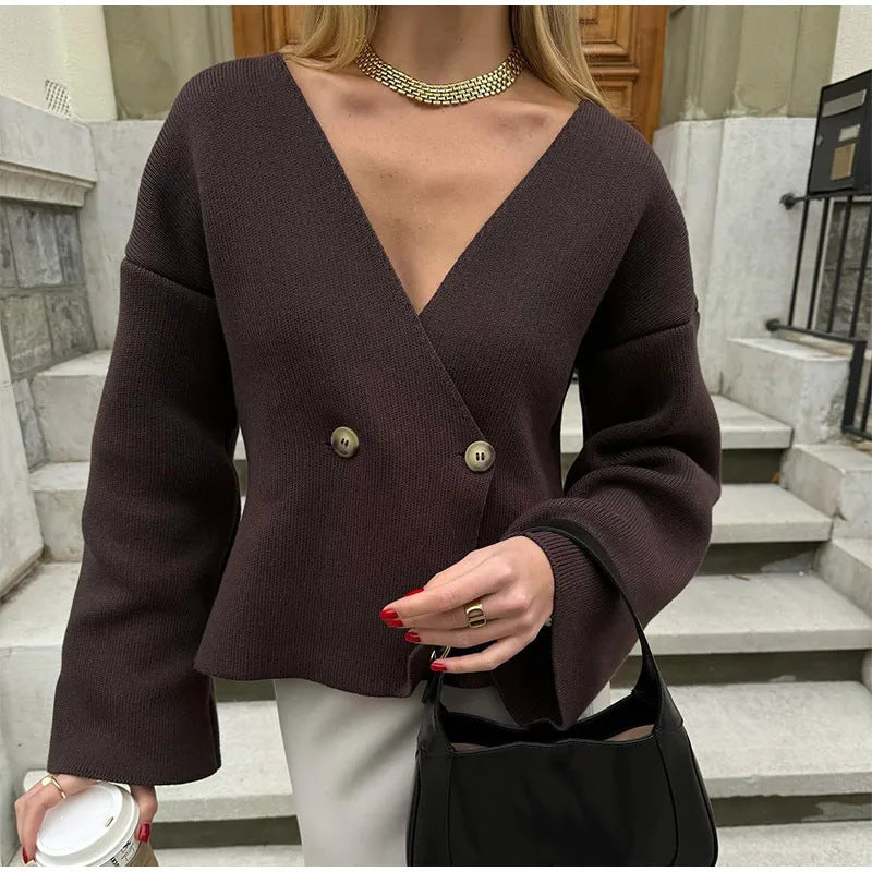 Cardigan féminin tendance avec coupe asymétrique et grands boutons Chic & Stil