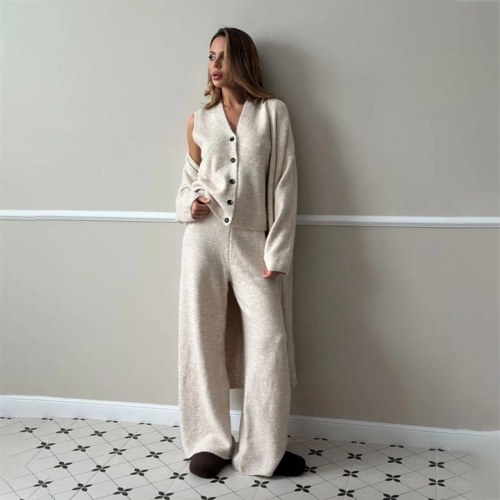 Women's loungewear set with impressive cardigan and wide leg pant style Lune London