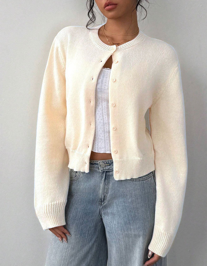 Cardigan pour femmes avec texture à fines côtes et design boutonné Chic & Stil