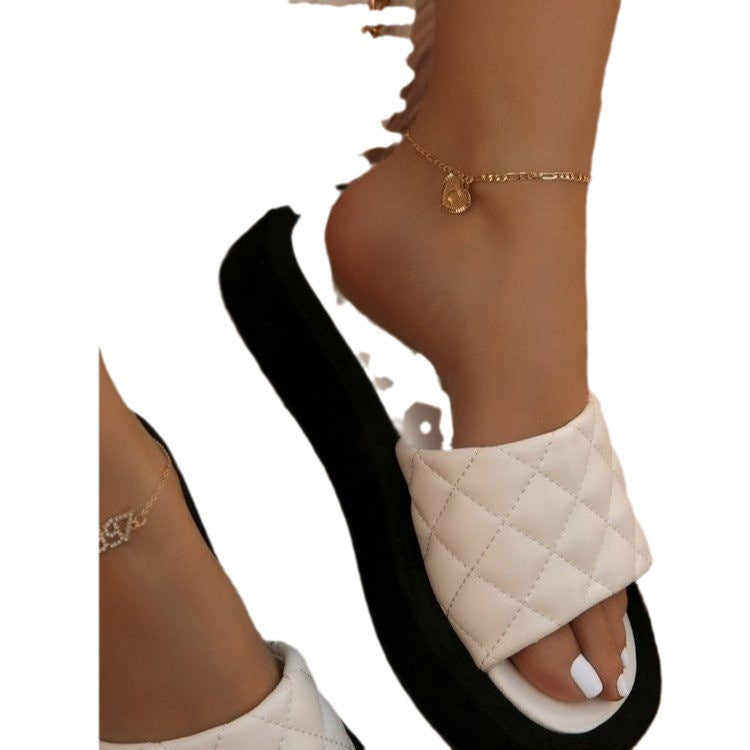Comfortable women's mules with woven upper and cushioning sole Lune London