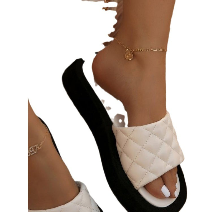 Comfortable women's mules with woven upper and cushioning sole Lune London