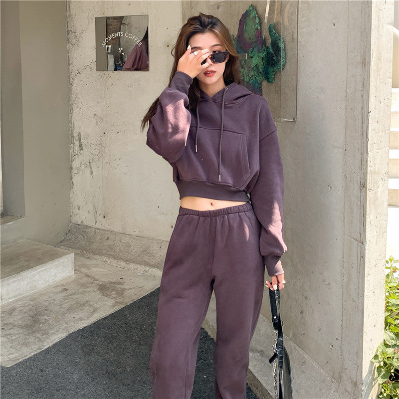 Ensemble de tracksuit décontracté pour femmes avec sweat à capuche court et pantalon de jogging confortable Chic & Stil