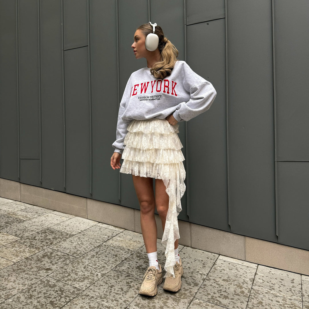 Women's sweatshirt with casual inscription and comfortable fit Lune London