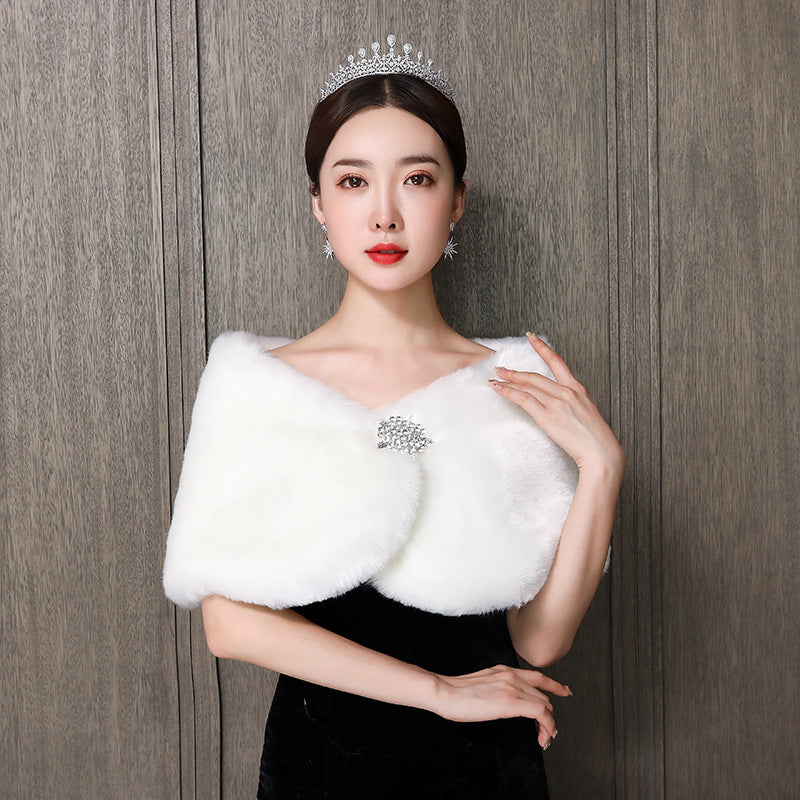 Ladies elegant and luxurious faux fur coat Lune London