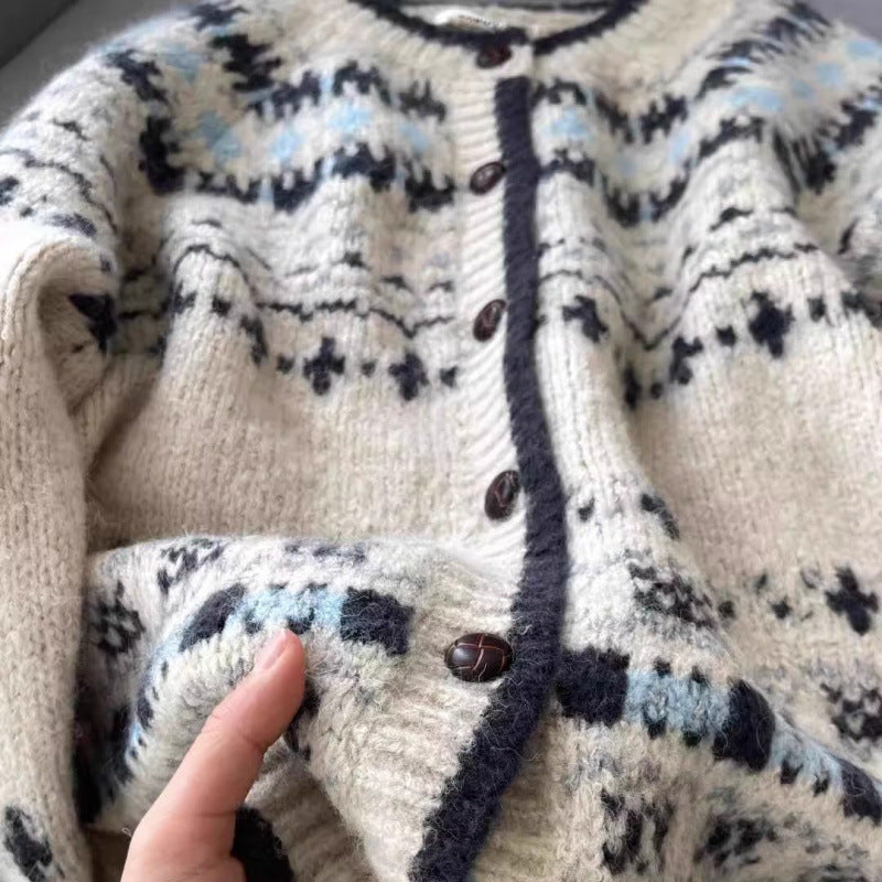 Cardigan pour femmes avec un motif norvégien traditionnel et des boutons de haute qualité Chic & Stil