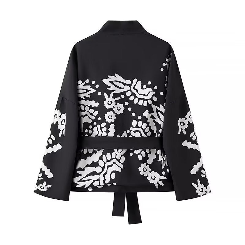 Ladies trendy kimono jacket with floral patterns and belt at the waist Lune London