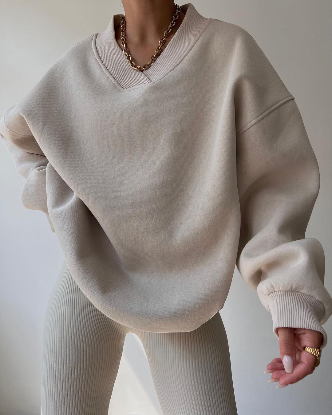 Oversized sweatshirt for women with V-neck and comfortable fit Lune London