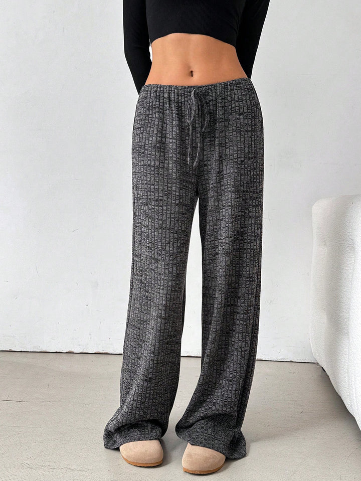 Comfortable and casual leisure pants for women with elastic waistband Lune London
