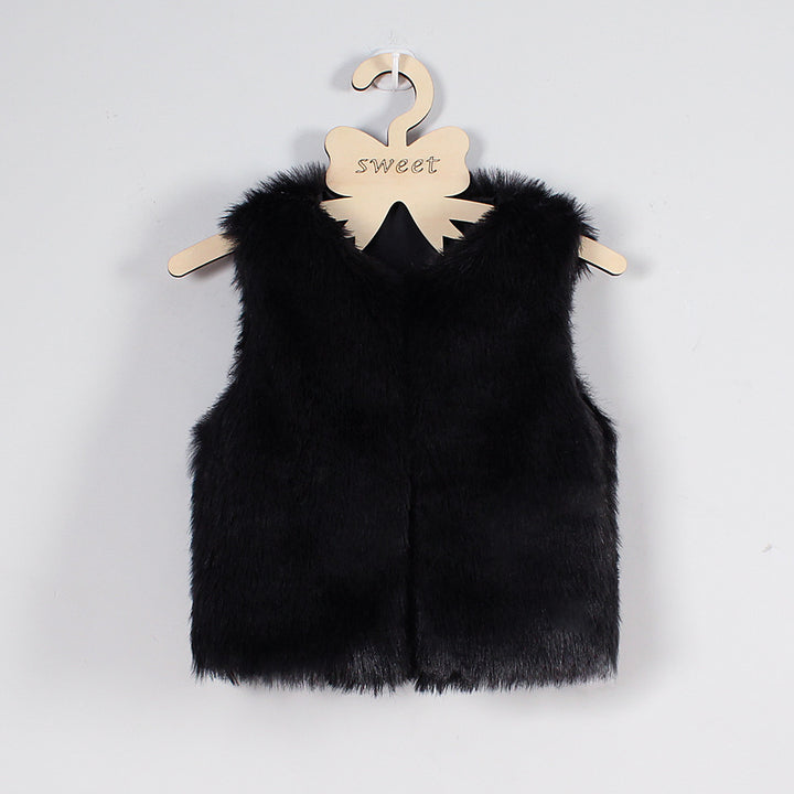 Women's soft faux fur vest with an elegant design Lune London