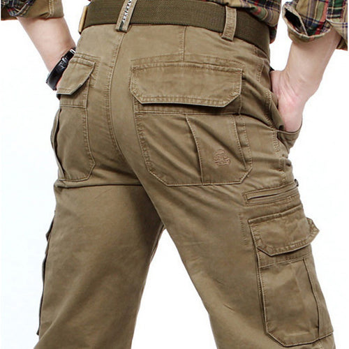 Men's cargo pants with many uses and several pockets Lune London