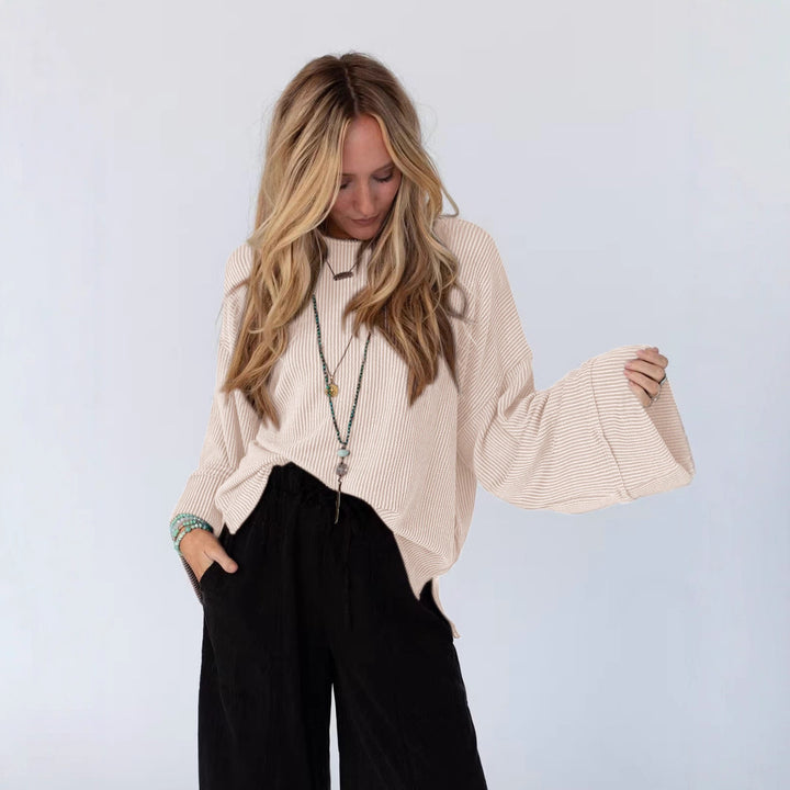 Oversized casual t-shirt for women with textured pattern Lune London