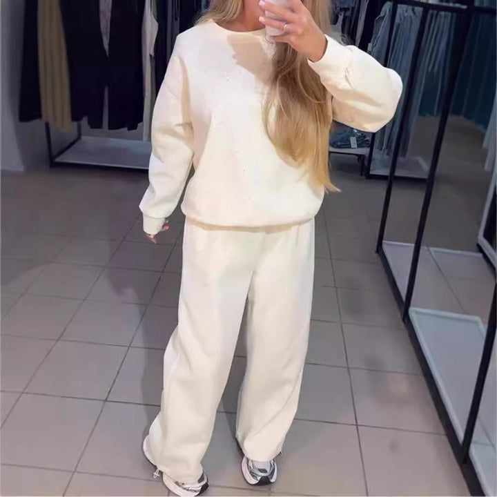 Ensemble de détente sportif pour femmes avec des détails scintillants et une coupe ample Chic & Stil