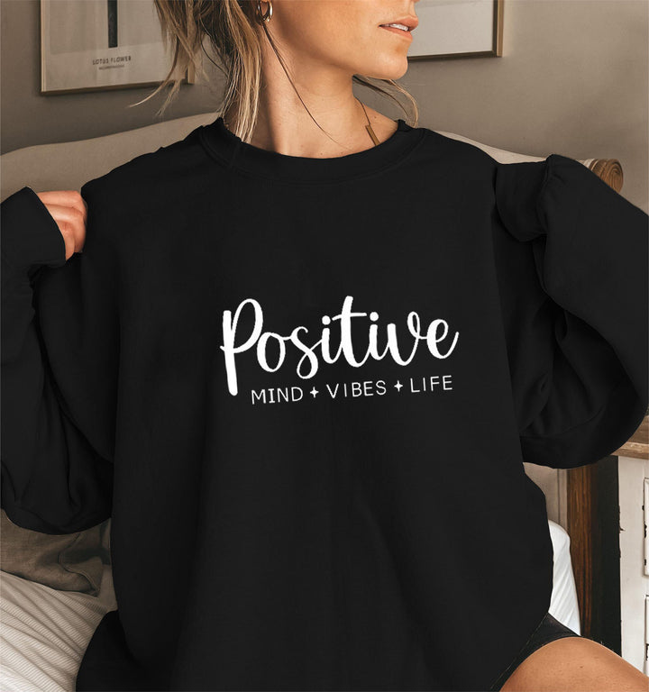 Sweatshirt pour femme avec des manches voluminueuses et un imprimé inspirant Chic & Stil