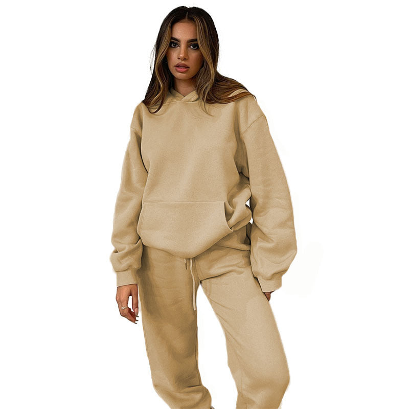 Women's comfortable hooded suit made of high-quality sweatshirt material Chic & Stil