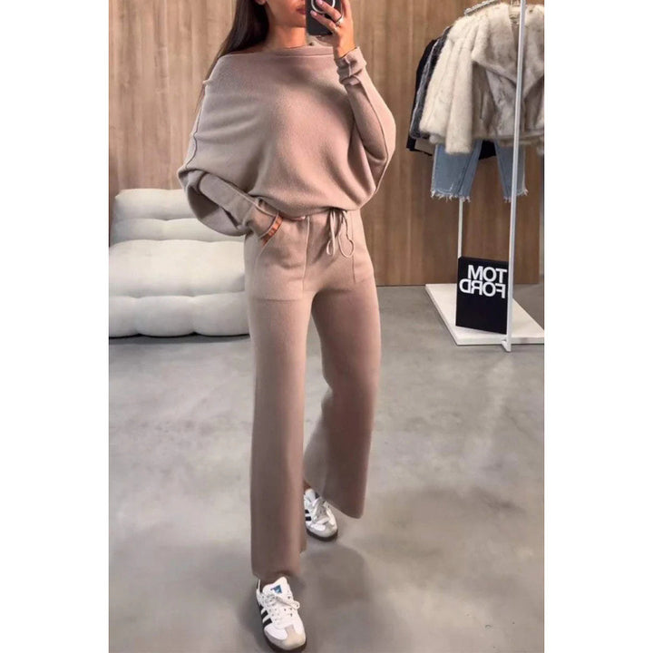 Women's comfortable loungewear in soft knitted material with a loose fit Lune London