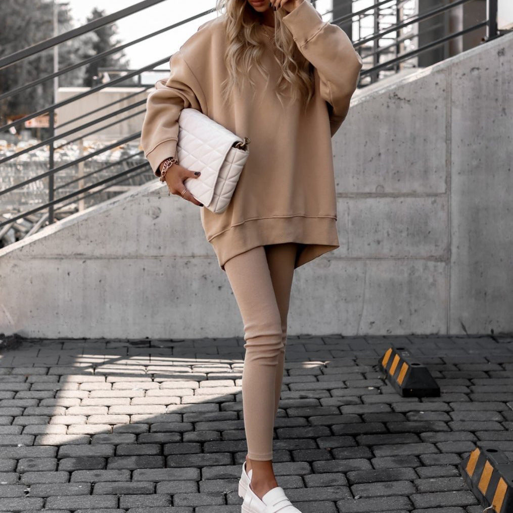 Ladies oversized sweatshirt with voluminous sleeves and a comfortable fit Lune London