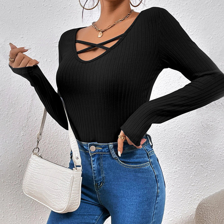 Chemise à manches longues pour femmes avec décolleté croisé à la mode Chic & Stil
