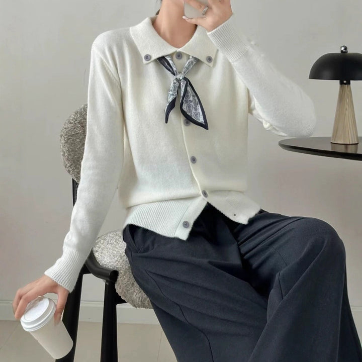 Ladies fine cardigan with classic collar and button closure Lune London