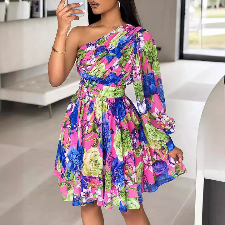 Women's dress with one shoulder, voluminous sleeves and a chic floral design