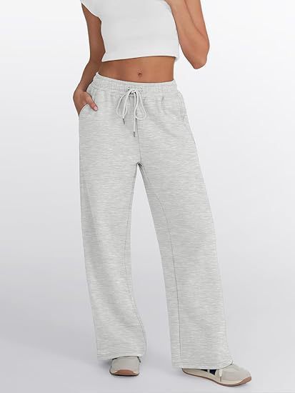 Women's loose leisure pants with elastic waistband and functional side pockets Chic & Stil