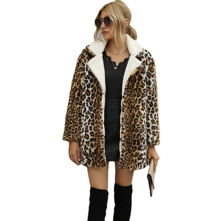 Faux fur jacket for women with a trendy leopard pattern and a soft inner lining Lune London