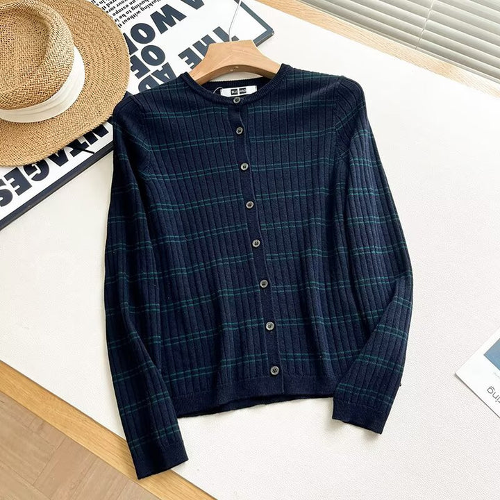 Cardigan en tricot côtelé stylé pour femmes avec fermeture à boutons Chic & Stil