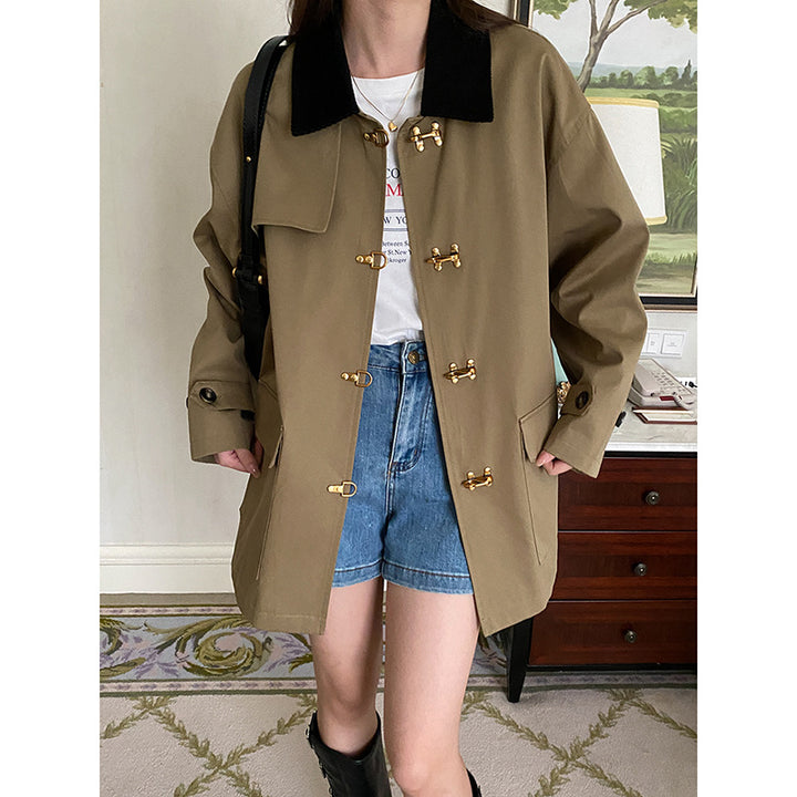 Ladies fashionable transitional jacket with decorative buttons and wide cut Chic & Stil