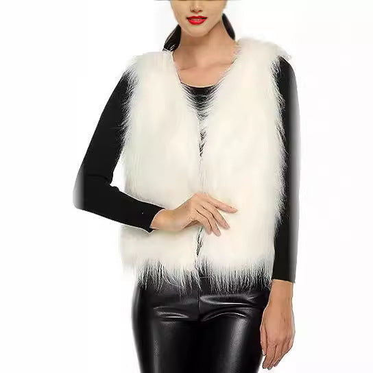 Women's career vest in luxurious faux fur with a trendy chic and stylish cut