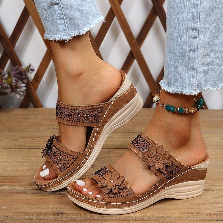 Wedge sandals for women with a floral design and an anatomical sole Lune London